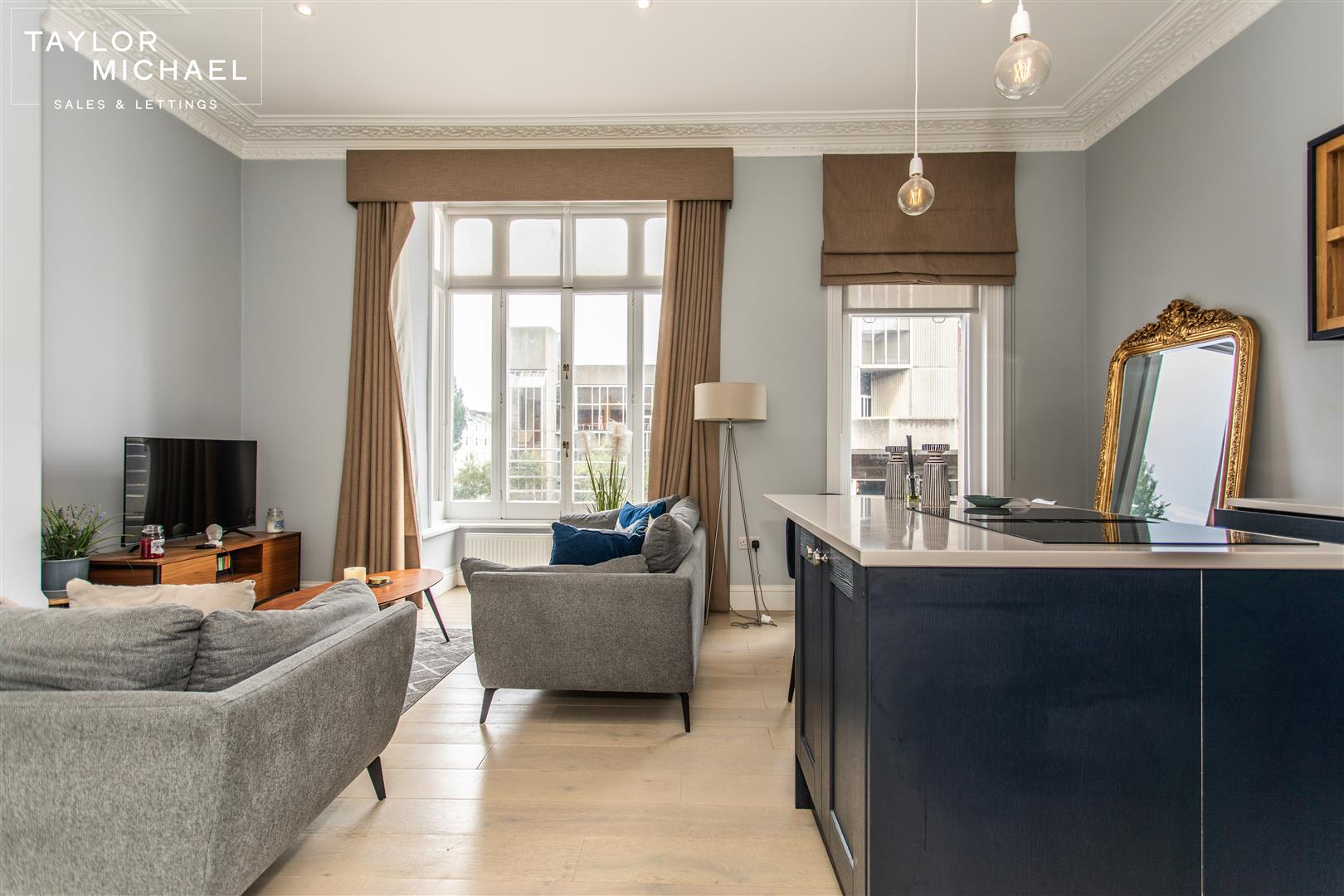 Living Room / Kitchen